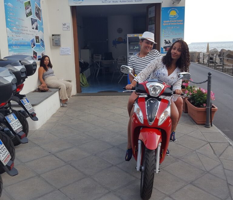 Noleggiare scooter ad Amalfi